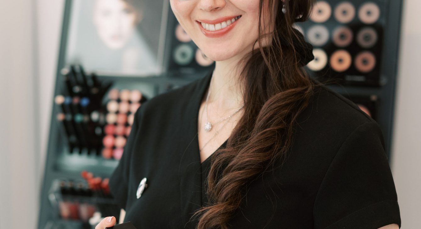 2021_05_ValkoinenOrkidea-43 2021_05_ValkoinenOrkidea-43